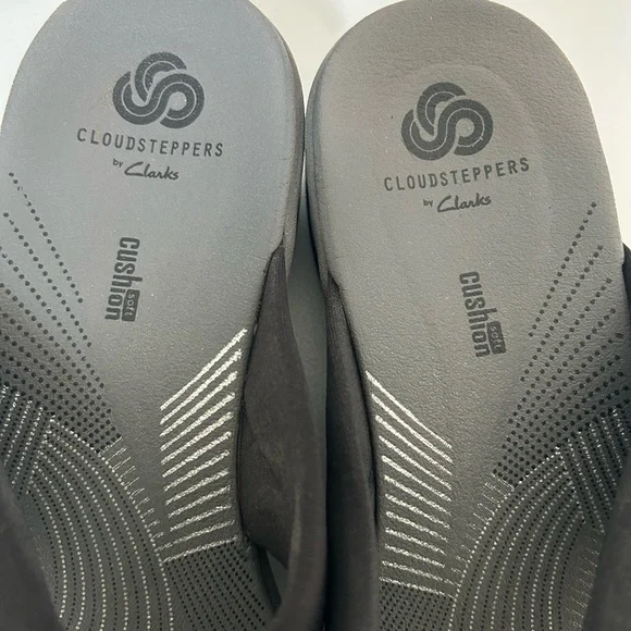 Clarks Cloudsteppers Gray and Black Sandals, Size 6 - Picture 3 of 4